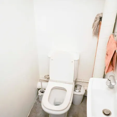 Spacious Family Nest Near Belleville